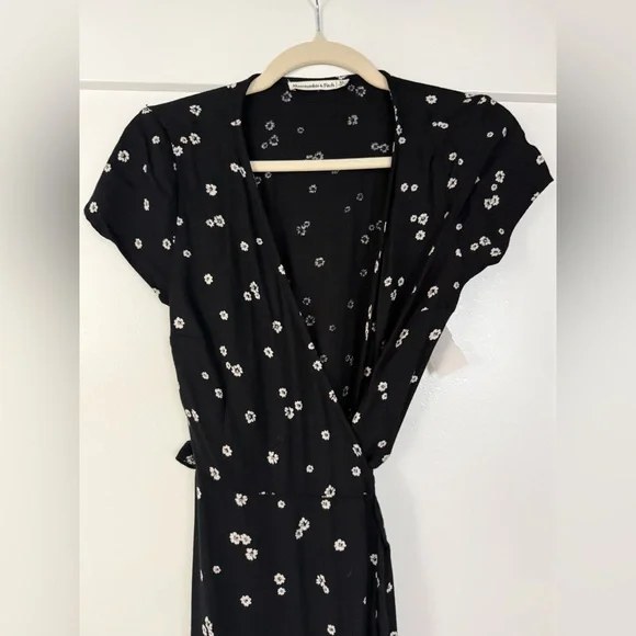 Abercrombie & Fitch Black Floral Wrap Dress - Picture 3 of 5